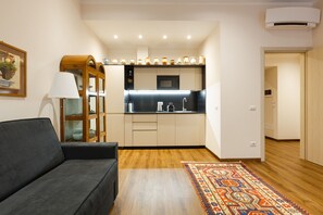 Smart TV, DVD player, brinquedos, livros