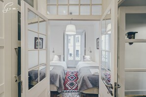 3 bedrooms, soundproofing, iron/ironing board