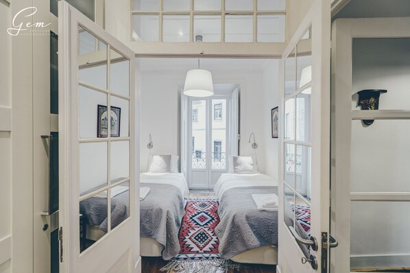 3 bedrooms, soundproofing, iron/ironing board