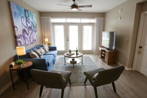 TV a schermo piatto, libri