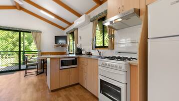 Riverfront Villa 3 bedroom (Tribunk) | Private kitchen | Full-sized fridge, microwave, stovetop, coffee/tea maker