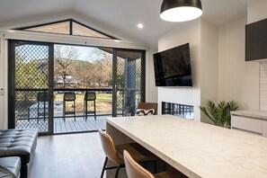 Televisión de pantalla plana, reproductor de DVD