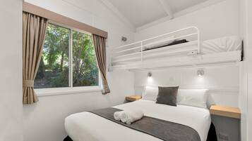 Riverfront Villa 3 bedroom (Tribunk) | Individually furnished, iron/ironing board, free WiFi, bed sheets