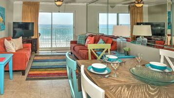 Een smart-tv en boeken