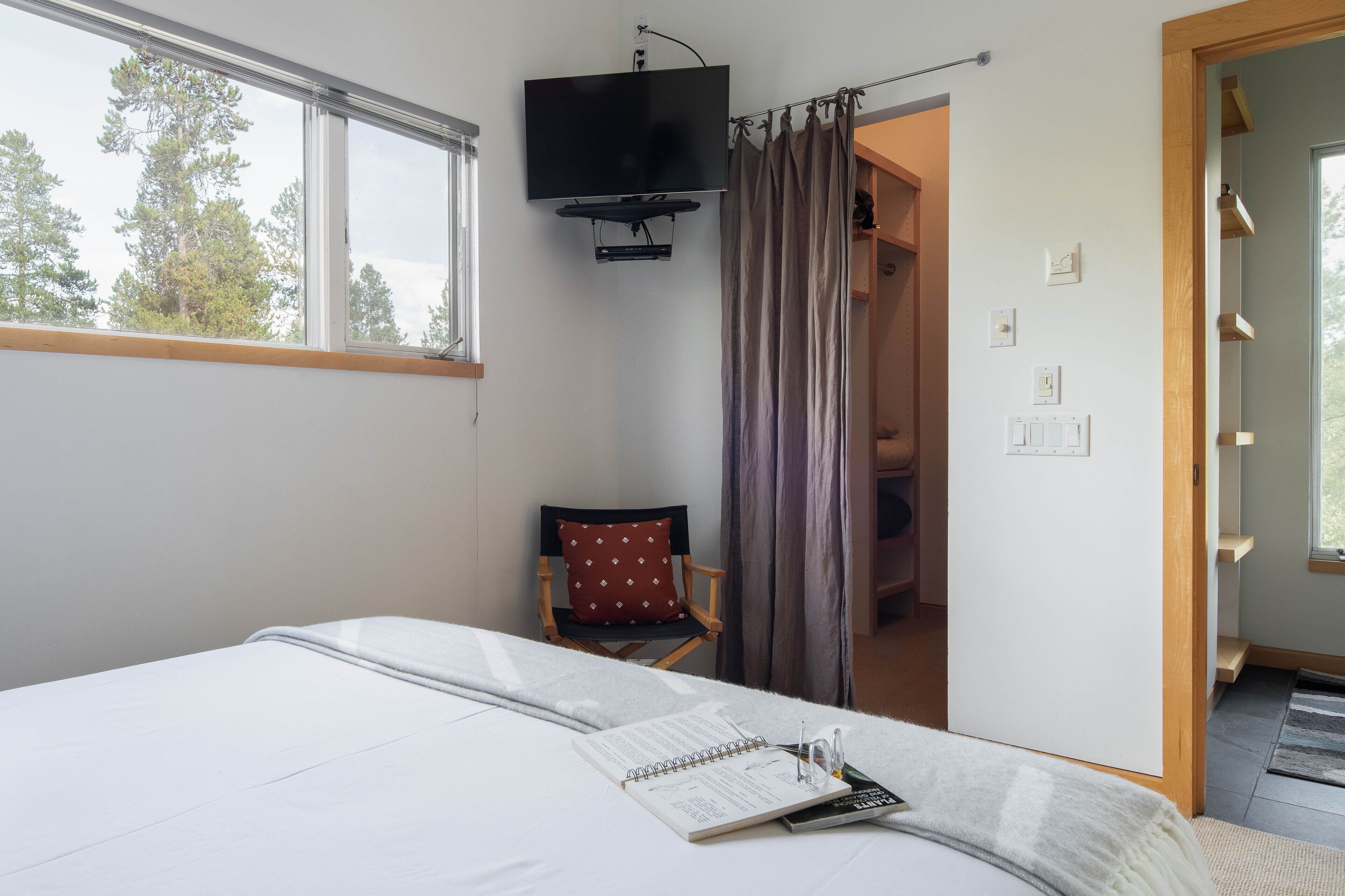 2 多间卧室、办公桌、熨斗/熨衣板、WiFi