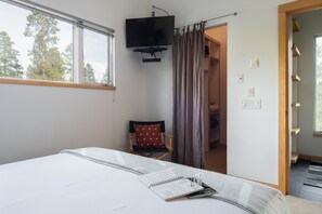 2 quartos, escrivaninha, ferros/tábuas de passar roupa, Wi-Fi