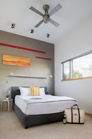 2 bedrooms, desk, iron/ironing board, WiFi - Outpost: Sarvisberry 3021 (Wilson)