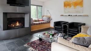 Smart-TV og peis