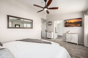 3 habitaciones, escritorio, tabla de planchar con plancha y wifi gratis 