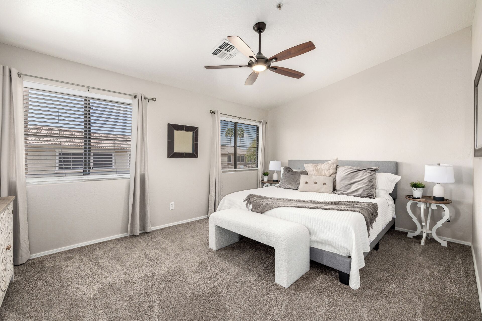 3 habitaciones, escritorio, tabla de planchar con plancha y wifi gratis 