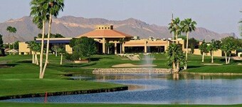 Beautiful golf course gated community with private putting green, pool/hot tub!