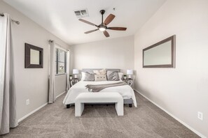 3 bedrooms, desk, iron/ironing board, free WiFi - Mesa Golf Course Oasis ~ Family Luxury, EV Charger, Pool & Hot Tub (Mesa)