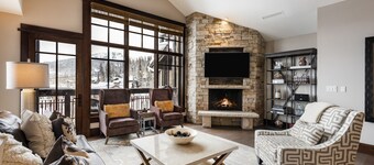 パノラマビューの高級スキーイン、スキーアウトArrowleafペントハウス