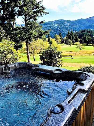Weekend Escape! Amazing Three Bedroom, Two Bedroom w/ Movie Theater and Hot Tub.