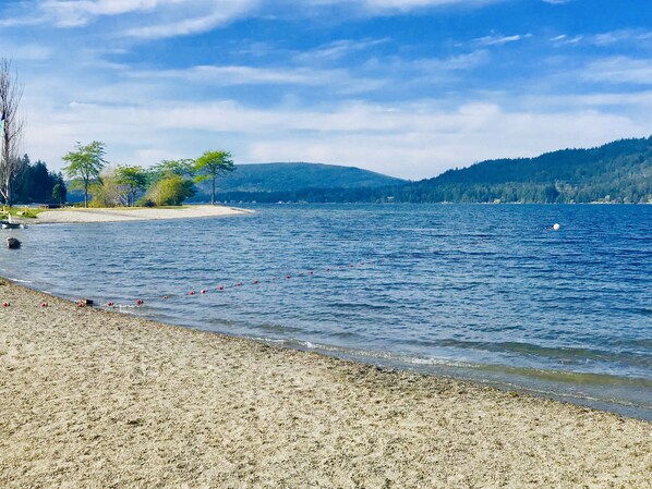 Sun loungers, beach towels - Movie Theater! Hot Tub! Private Rental 3 Bedrooms and 2 Bathrooms. (Bellingham)