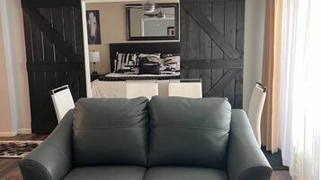 Flat-screen TV, fireplace, DVD player, books