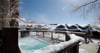 Ski-in Storm Meadows Condo, Updated One BR, Great Location, Cozy & Comfortable