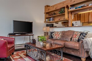 TV, fireplace - Outpost: Chokeberry 3823 - Updated Kitchen and Bathroom (Wilson)