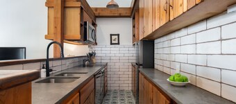 Outpost: Chokeberry 3823 - Updated Kitchen and Bathroom