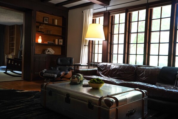 TV, DVD player, offices