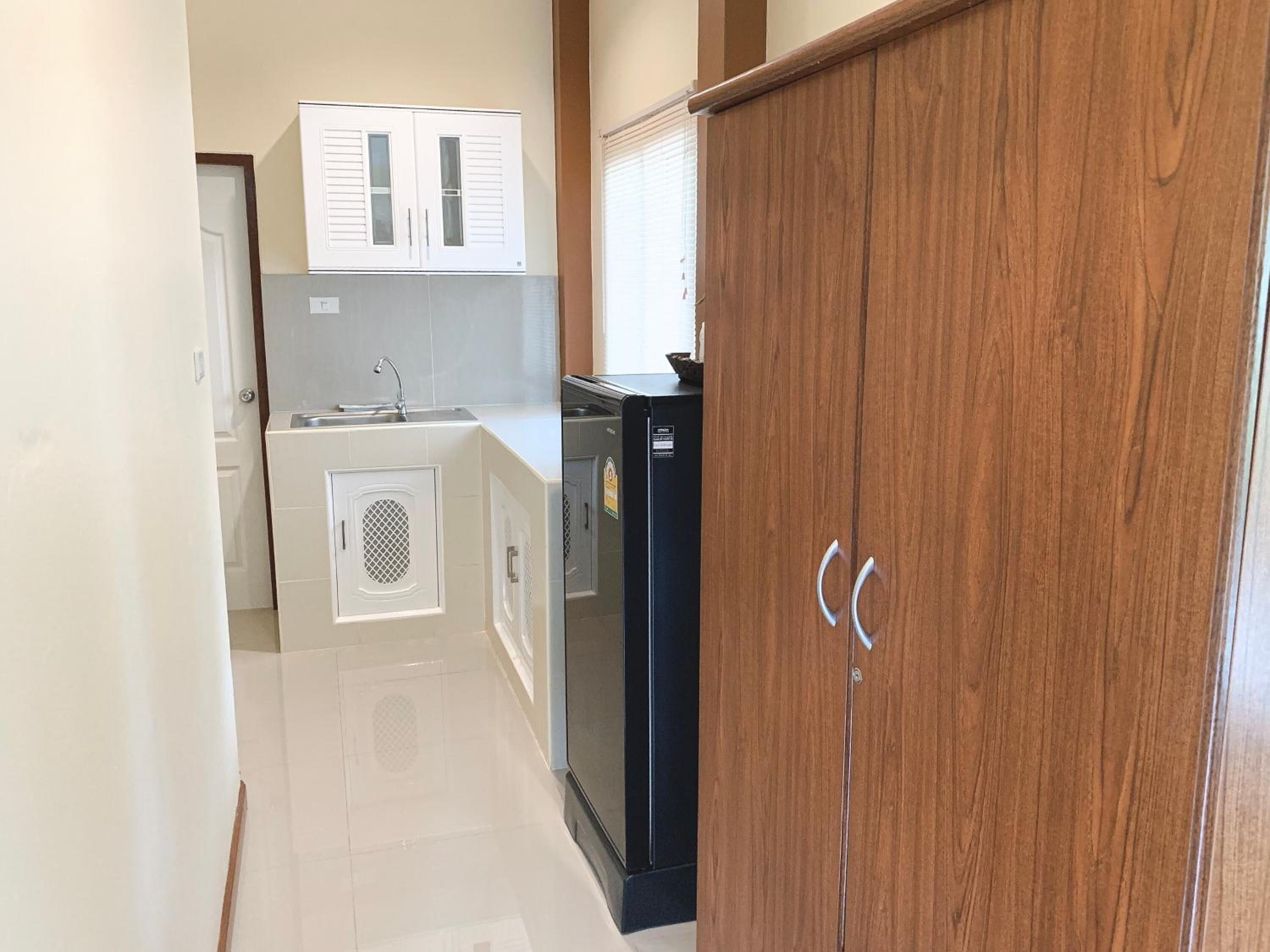 fridge, electric kettle, cookware/dishes/utensils