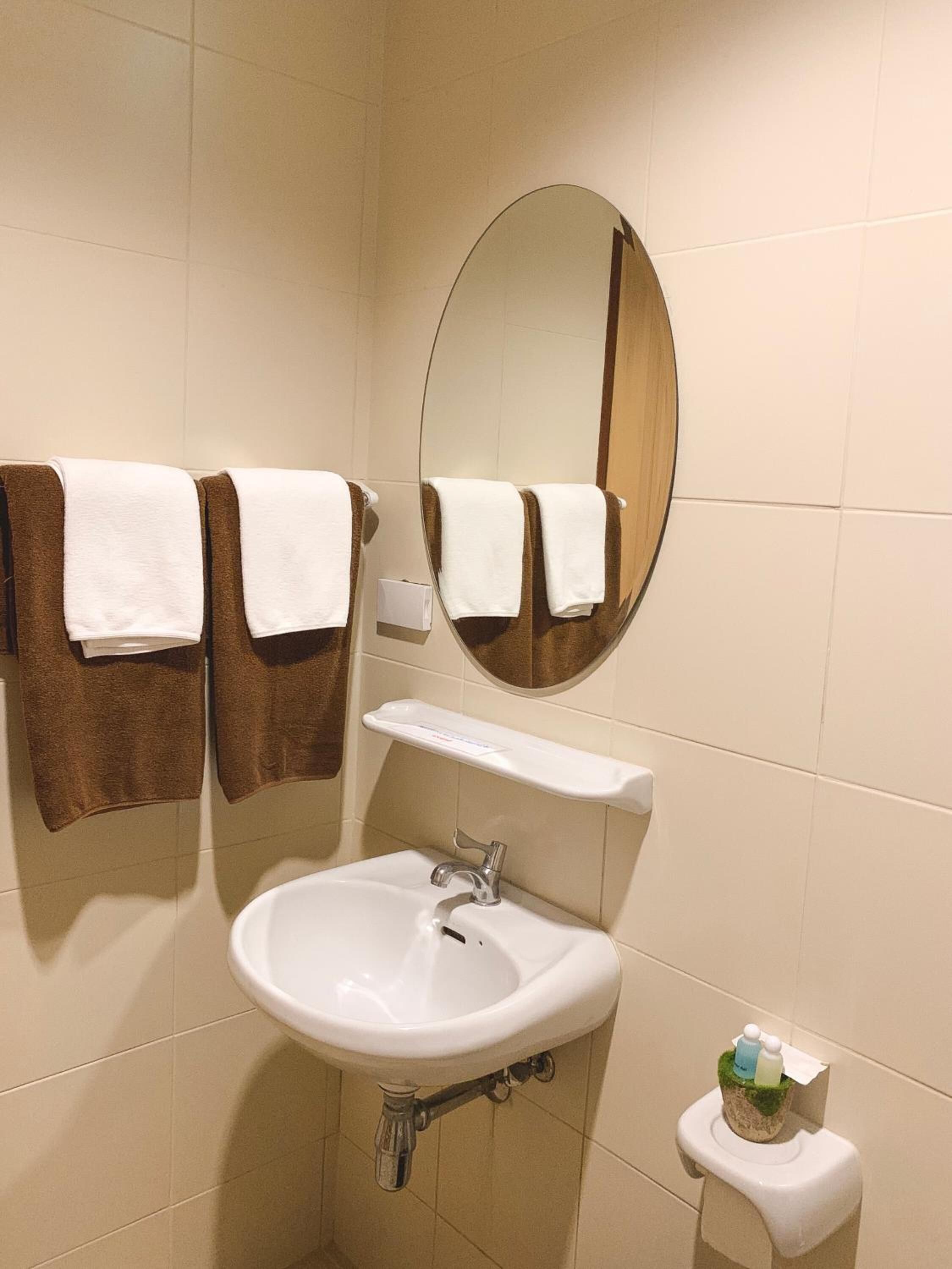 shower, free toiletries, bathrobes, slippers