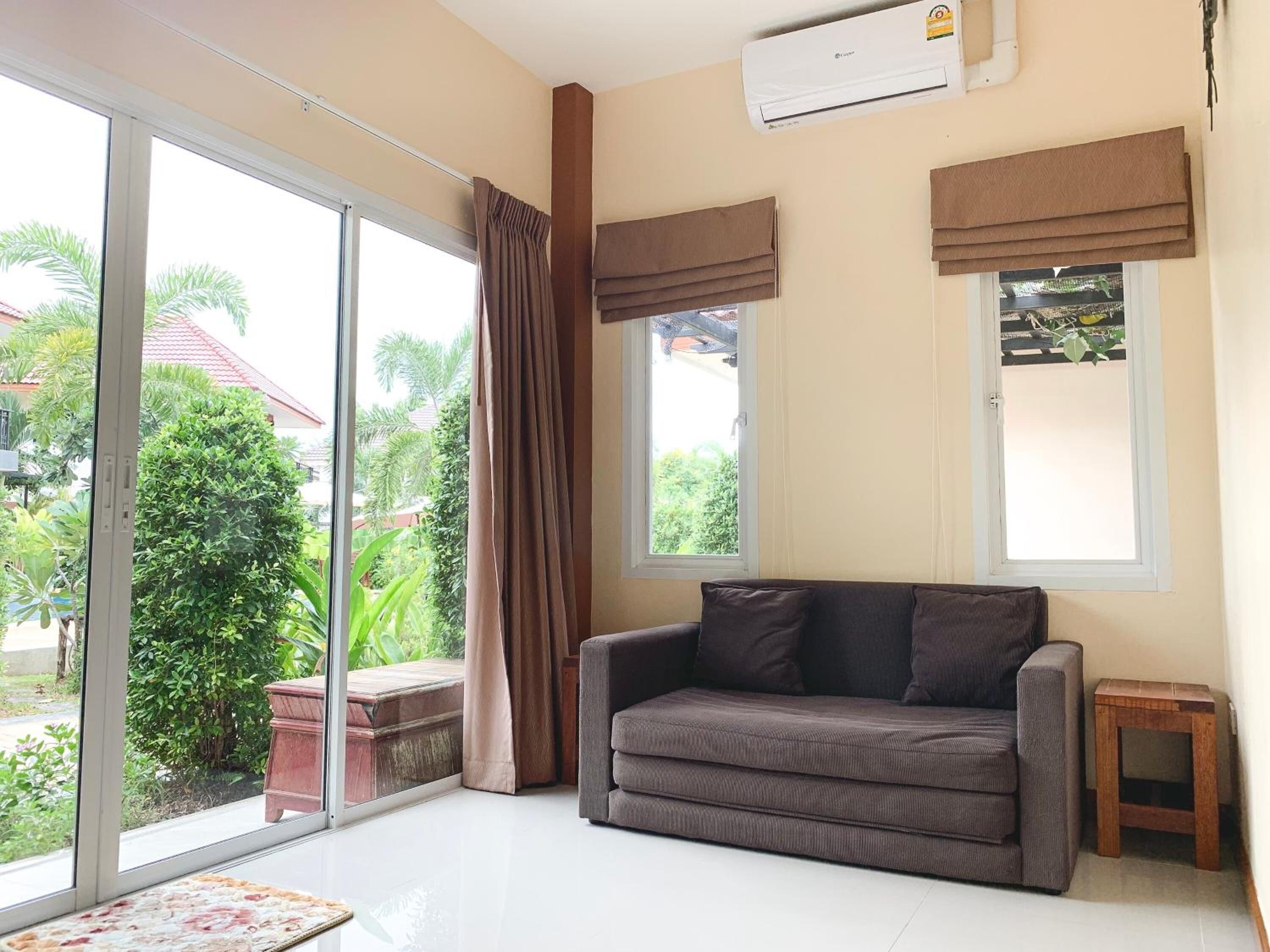 42-inch flat-screen tv with cable channels, tv