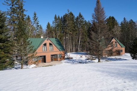 Front of property. Ski in & out Spruce Glen Townhomes on Great Eastern Trail