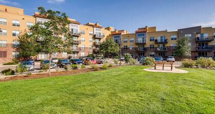 Condominio de lujo en el corazón de la DTC y poca distancia de Dry Creek Ligh Rail