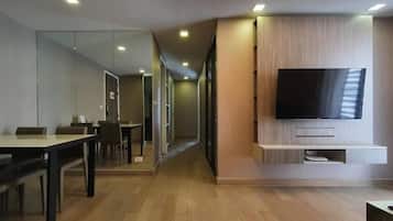 1 bedroom, in-room safe, desk, iron/ironing board