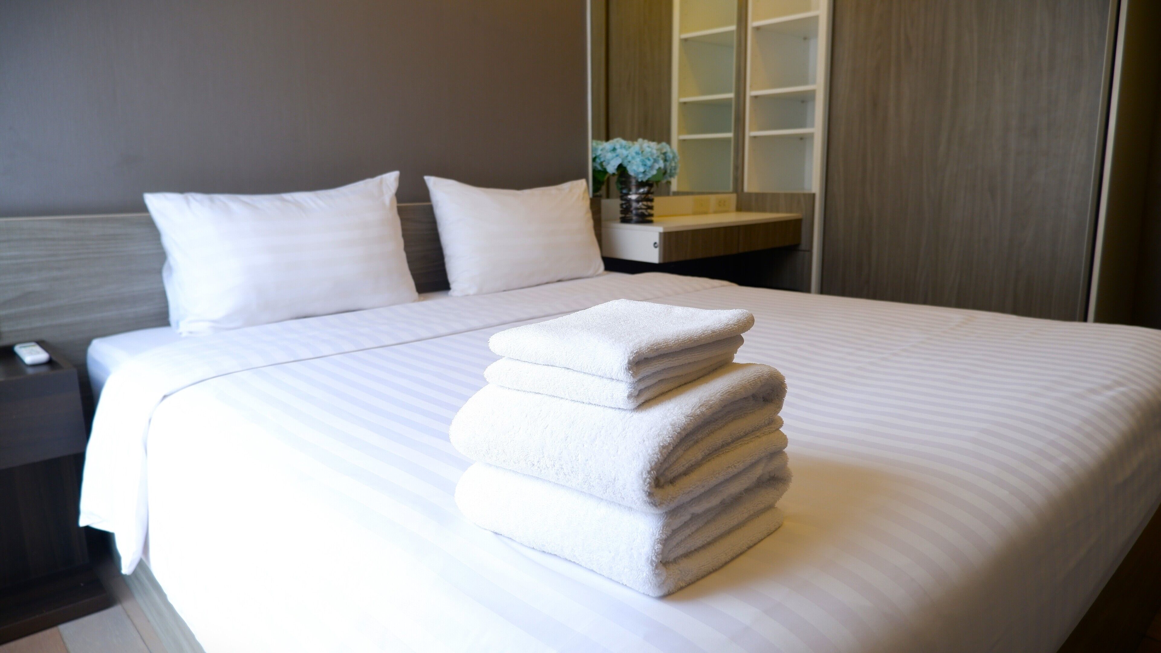 1 bedroom, in-room safe, desk, iron/ironing board