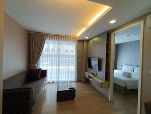 1 Bedroom Executive | 1 bedroom, in-room safe, desk, iron/ironing board - Residence 187 (Bangkok)