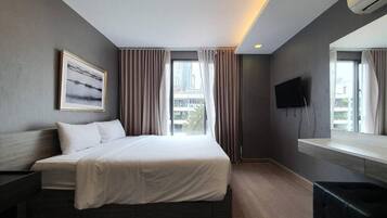 1 bedroom, in-room safe, desk, iron/ironing board