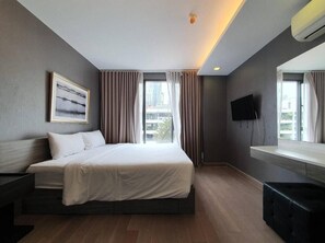 1 bedroom, in-room safe, desk, iron/ironing board - Residence 187 (Bangkok)