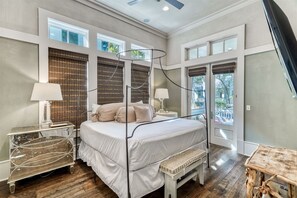 3 habitaciones, tabla de planchar con plancha, wifi y ropa de cama 