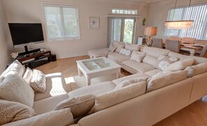 Smart TV, DVD player, books, stereo