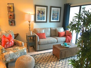 Smart TV, DVD player, books, video library - PARADISE-Anglers Cove Waterfront Designer Condo (Marco Island)