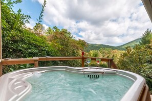 Bañera de hidromasaje al aire libre