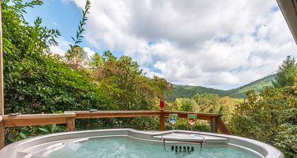 Hickory Nut Lodge, Romantic, Cozy, Amazing Views, Hot Tub, Fireplace, Pets OK
