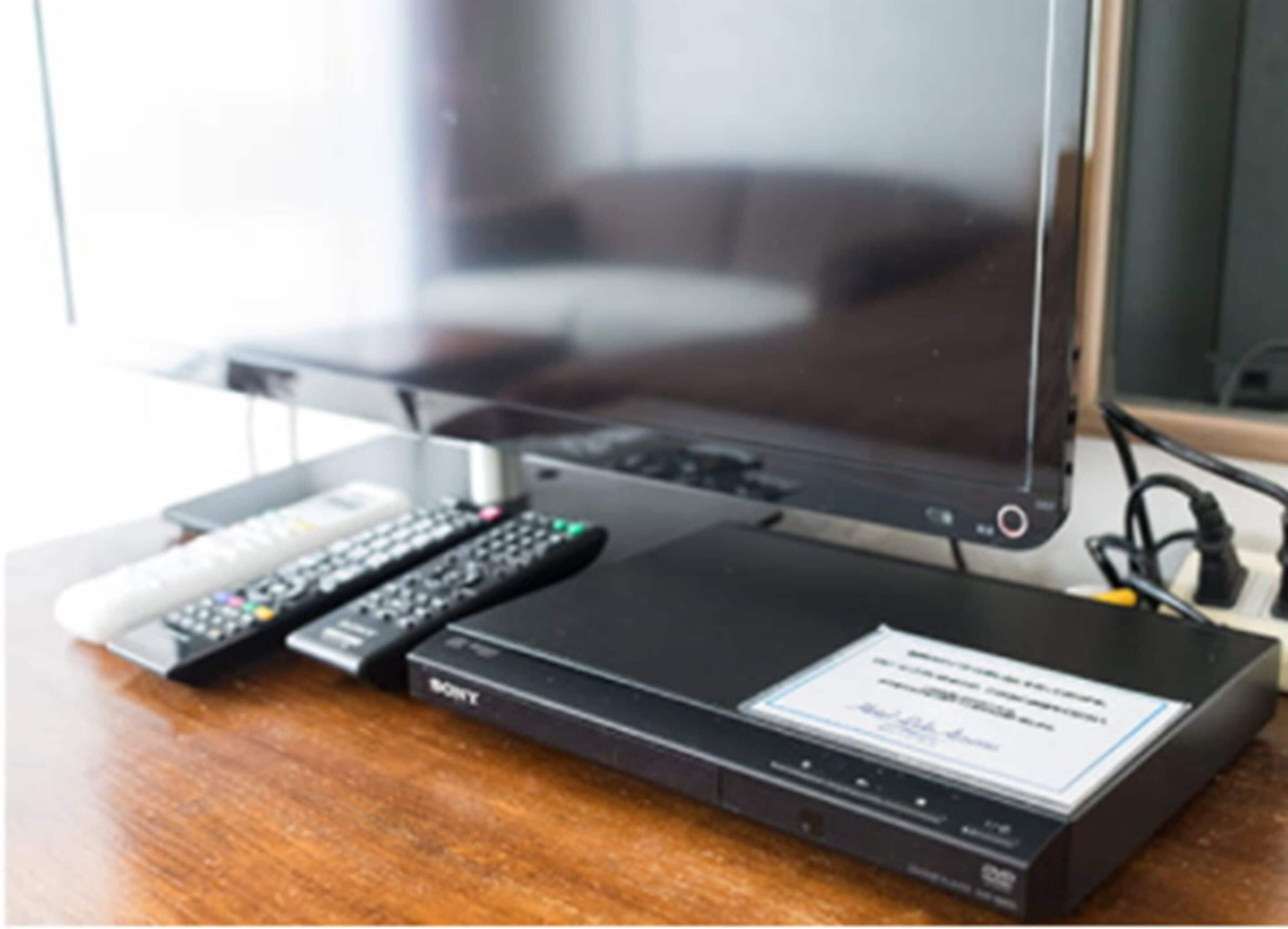 desk, iron/ironing board, free wifi