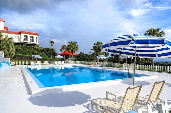 Seasonal outdoor pool