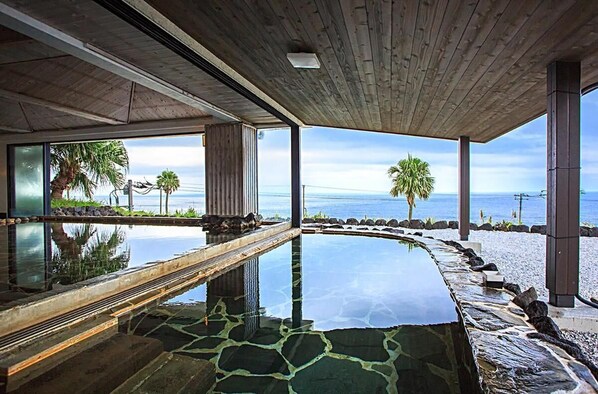 Seasonal outdoor pool - Lido Park Resort Hachijojima (Hachijo)