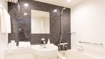 Duschwanne, kostenlose Toilettenartikel, Hausschuhe