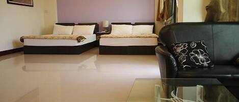 Decoración personalizada, muebles diferentes y cortinas blackout