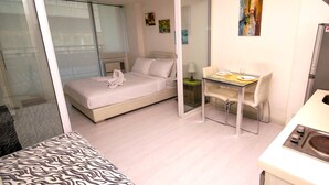 Standard Room | Desk, iron/ironing board (on request), rollaway beds, WiFi (free) - iRise at Azure Urban Resort Residences (Parañaque)