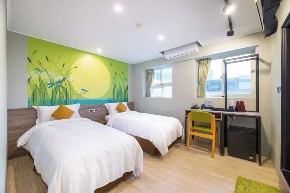 Desk, blackout drapes, free WiFi, bed sheets