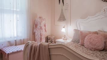 Egyptian cotton sheets, premium bedding, pillow-top beds, desk