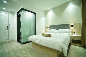 Ropa de cama de alta calidad, escritorio y cortinas blackout