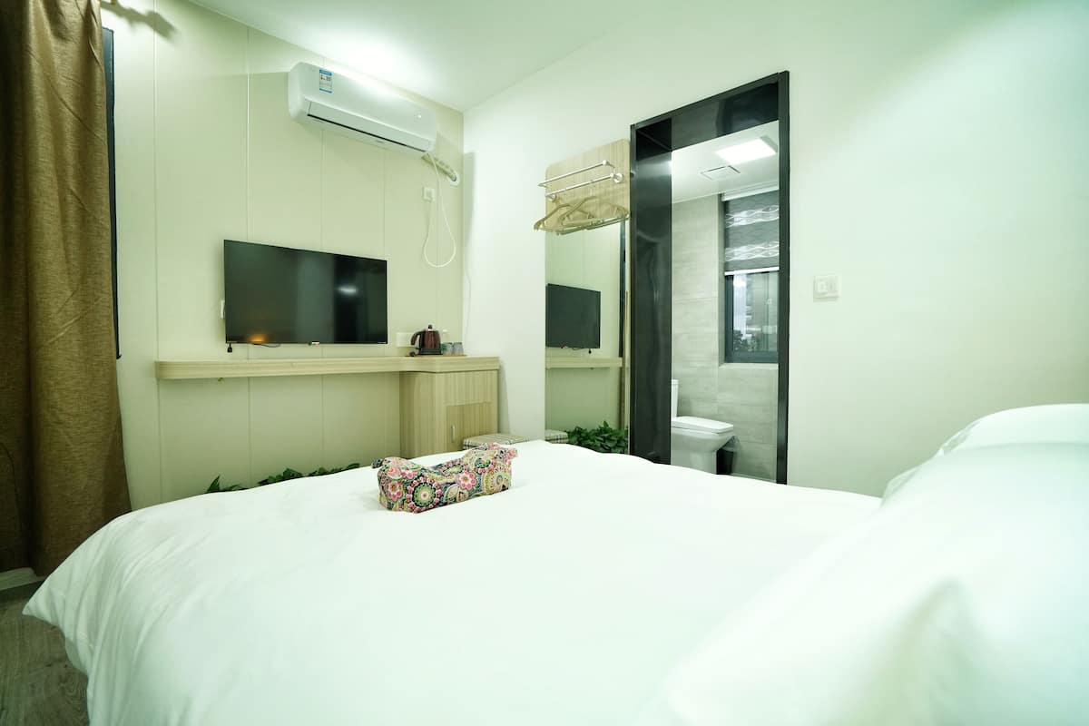 Comfort Double Room | Premium bedding, desk, blackout drapes, free WiFi