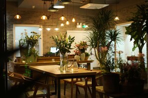 Lobby sitting area - Hengdian Chayan Guest House (Jinhua)